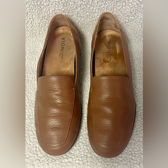 Vionic Elora Slip On Loafers In Tan Color Soft Leather Comfort & Style 
Size 8.5 - Picture 3 of 10